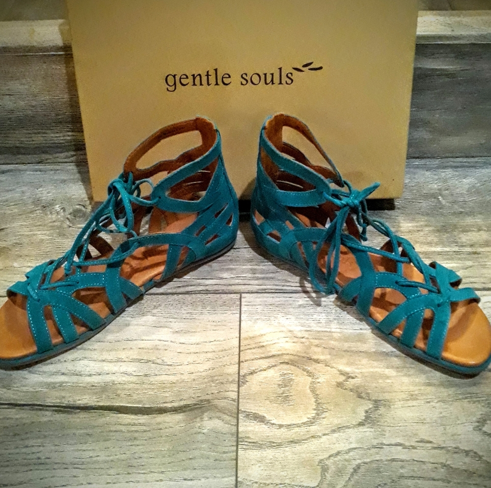 Gentle Souls:Kenneth Cole "Break My Heart" sandal